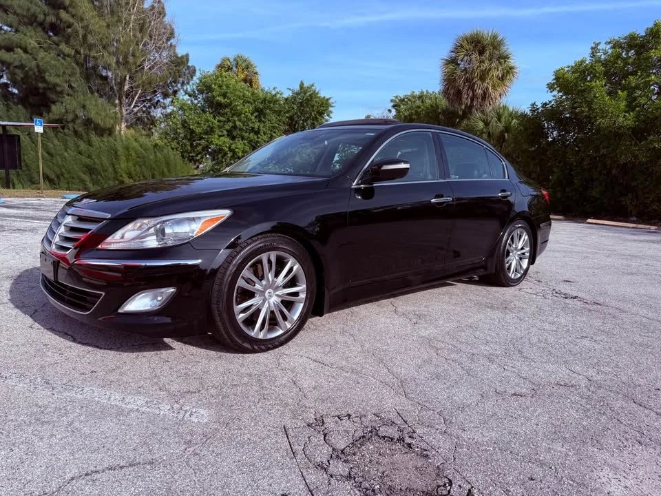 2013 Hyundai Genesis - Image 5 of 14