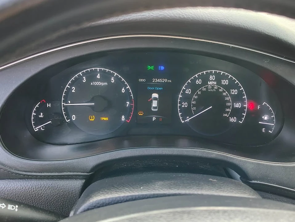 2013 Hyundai Genesis - Image 7 of 8