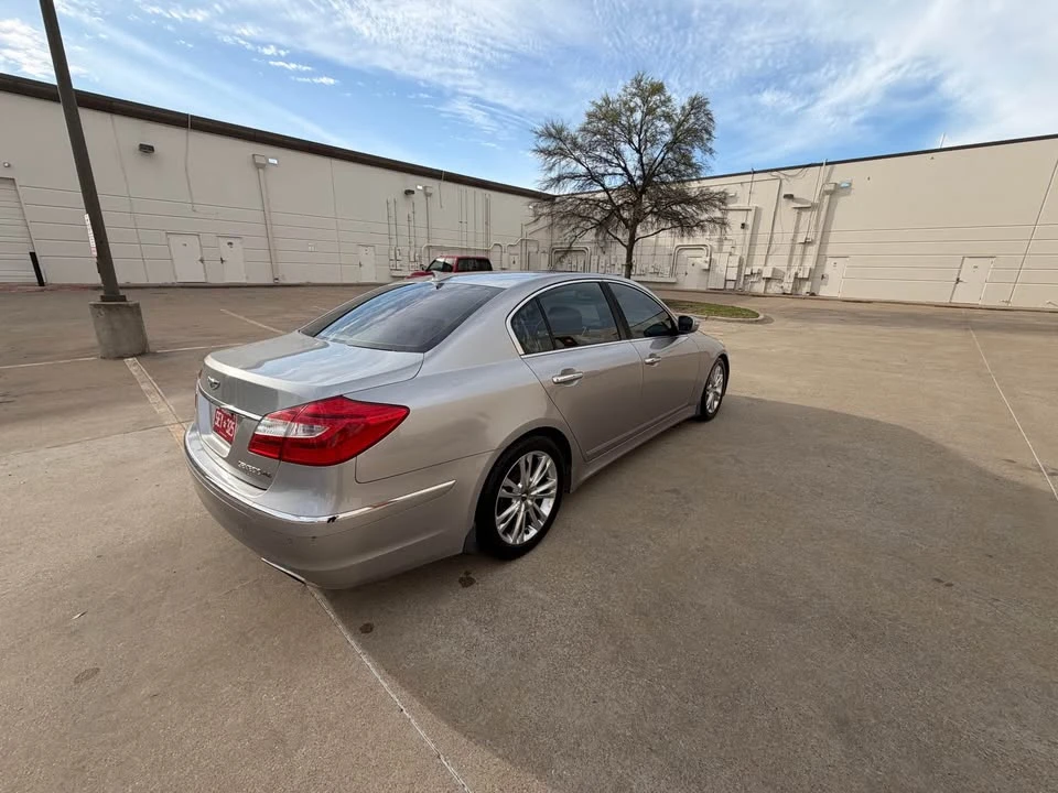 2013 Hyundai Genesis - Image 4 of 13