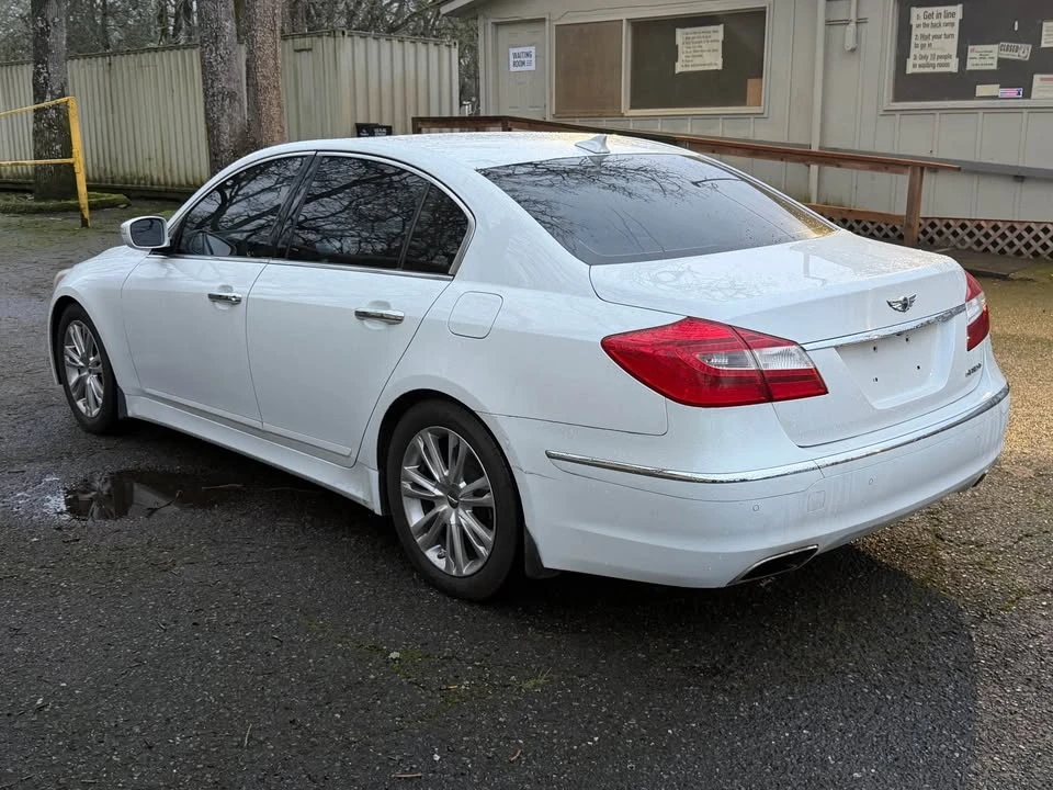 2013 Hyundai Genesis - Image 5 of 10