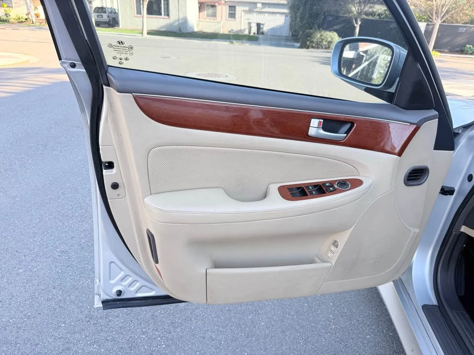 2013 Hyundai Genesis - Image 4 of 13