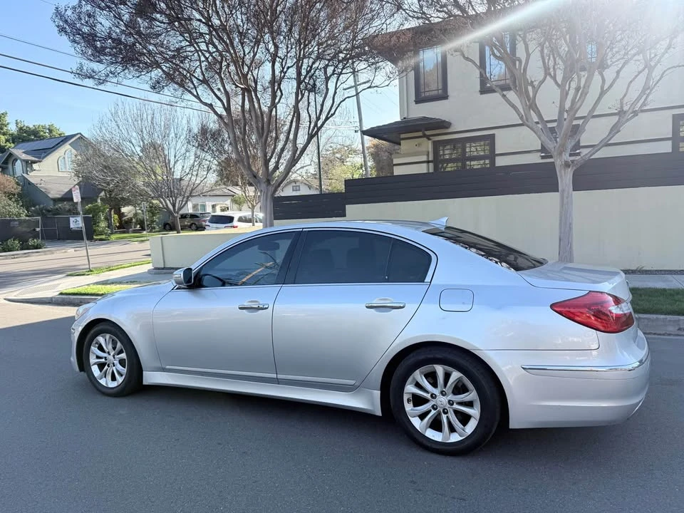 2013 Hyundai Genesis - Image 3 of 13