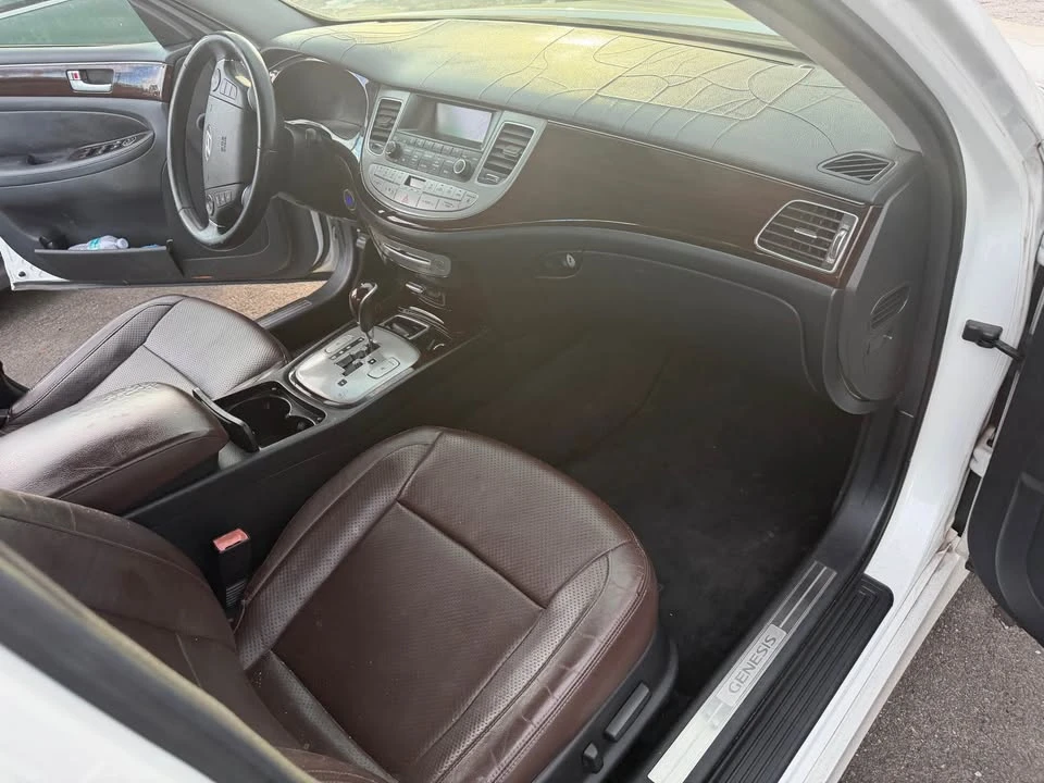 2013 Hyundai Genesis - Image 12 of 15