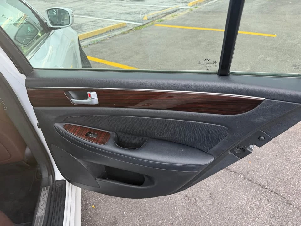 2013 Hyundai Genesis - Image 15 of 15