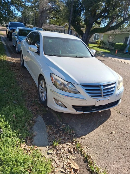 2013 Hyundai Genesis - Image 2 of 6