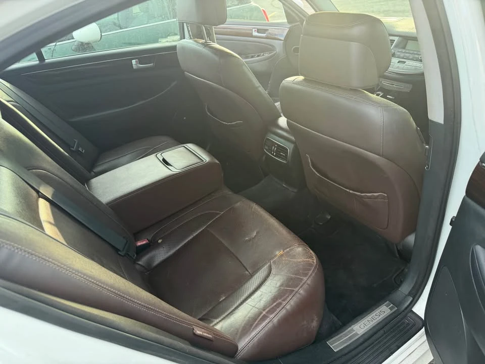 2013 Hyundai Genesis - Image 14 of 15