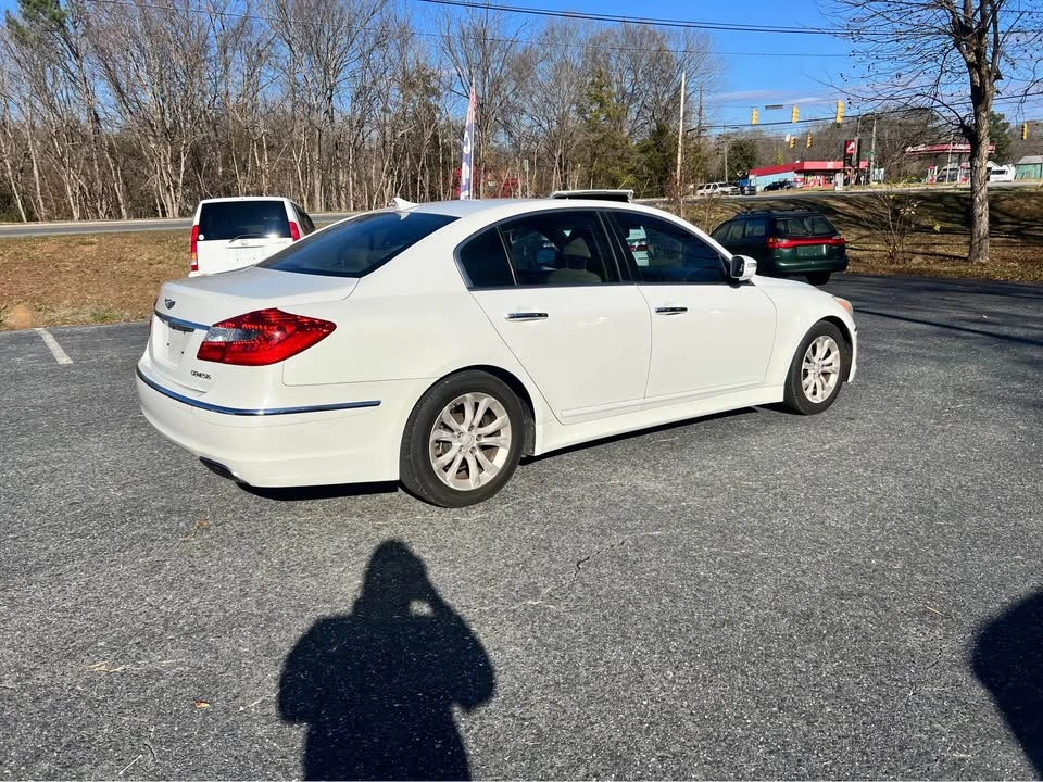 2013 Hyundai Genesis - Image 2 of 8