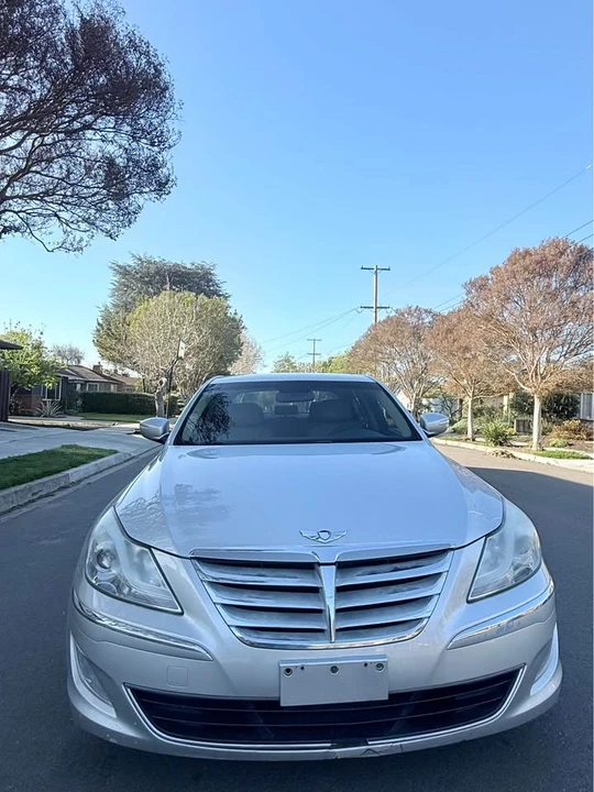 2013 Hyundai Genesis - Image 12 of 13