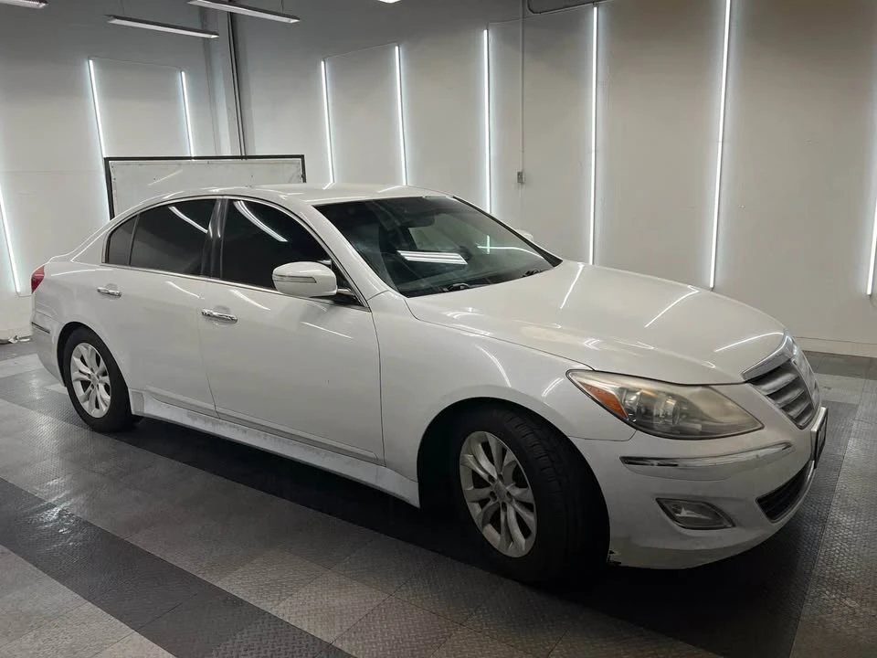 2013 Hyundai Genesis - Image 2 of 20