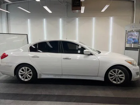 2013 Hyundai Genesis 3.8 Sedan