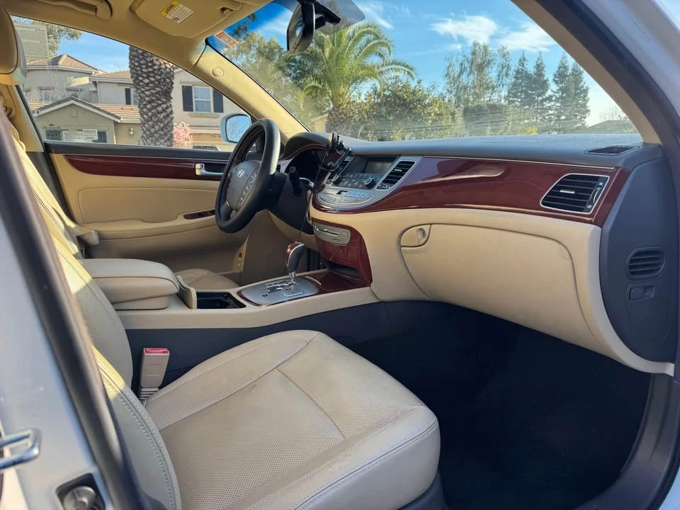 2013 Hyundai Genesis - Image 8 of 20