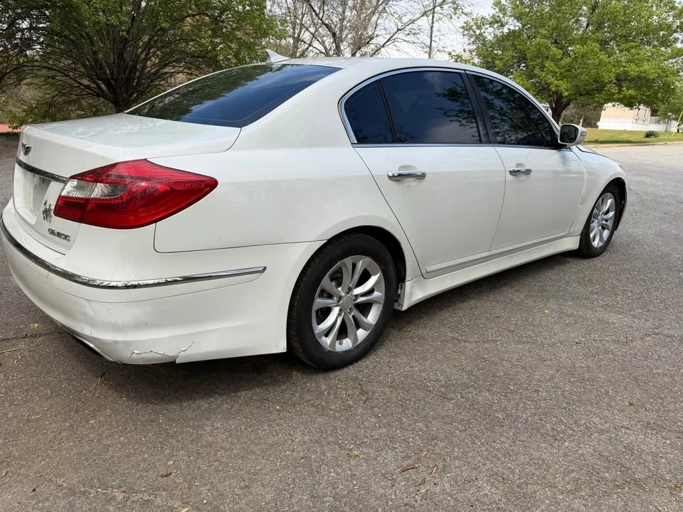 2013 Hyundai Genesis - Image 3 of 8