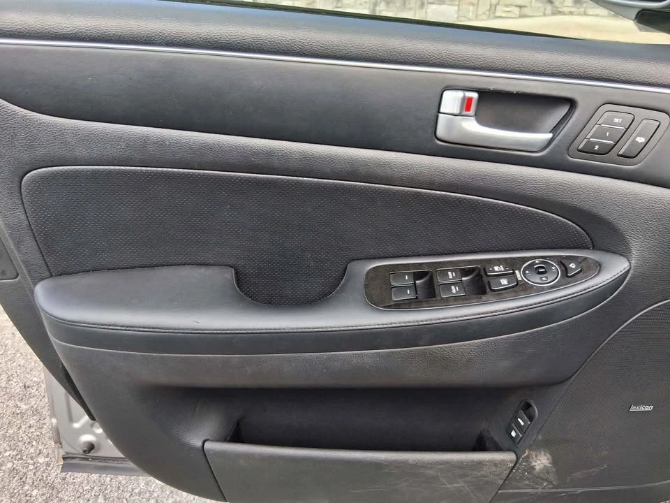 2013 Hyundai Genesis - Image 17 of 18
