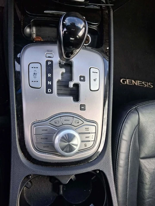 2013 Hyundai Genesis - Image 15 of 18