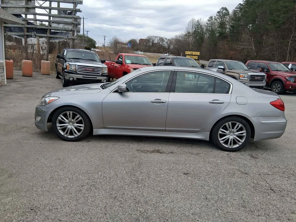 2013 Hyundai Genesis - Image 5 of 18