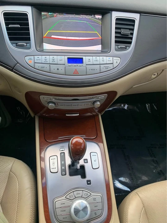 2013 Hyundai Genesis - Image 11 of 12
