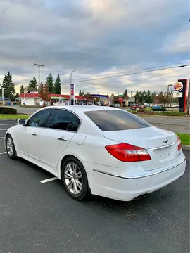 2013 Hyundai Genesis 3.8 Sedan
