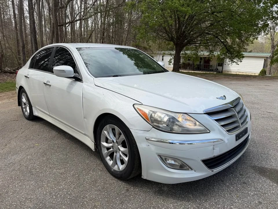 2013 Hyundai Genesis - Image 2 of 8