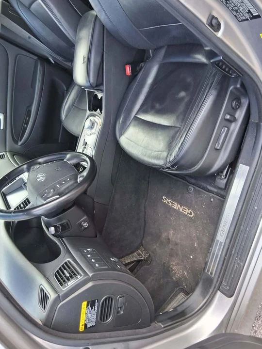 2013 Hyundai Genesis - Image 12 of 20