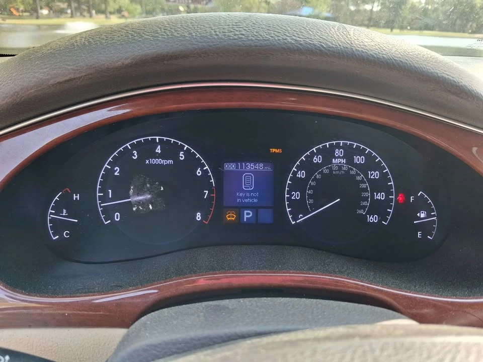 2013 Hyundai Genesis - Image 2 of 3