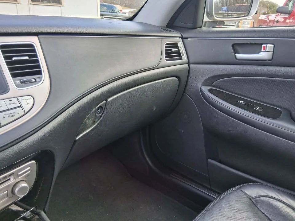 2013 Hyundai Genesis - Image 11 of 18