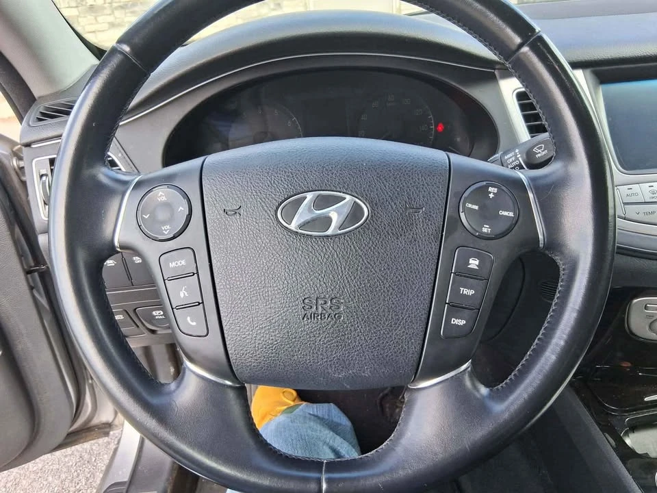 2013 Hyundai Genesis - Image 18 of 18