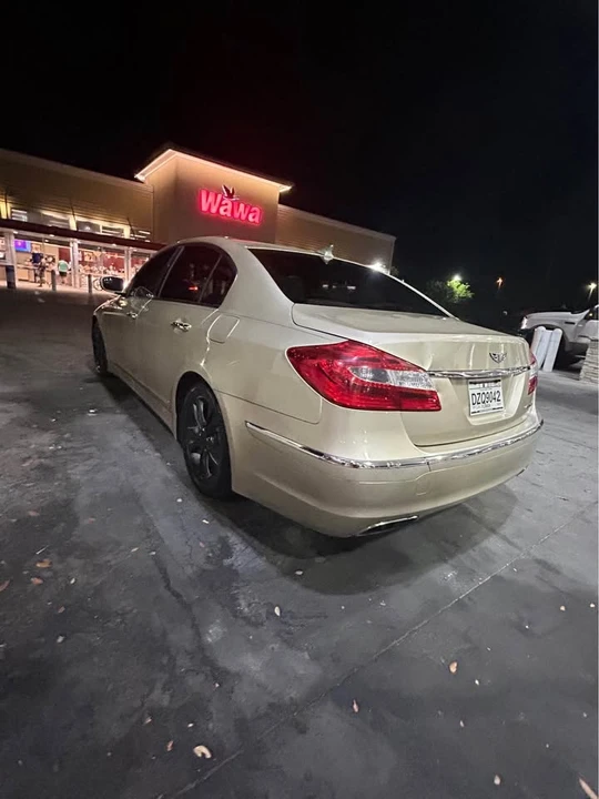 2013 Hyundai Genesis - Image 3 of 4
