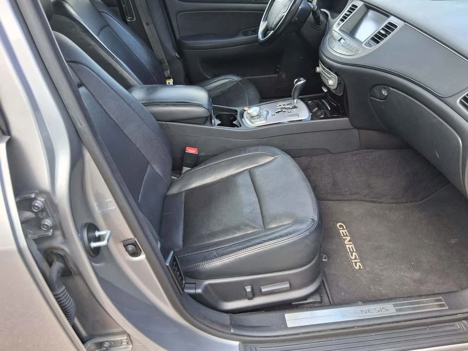 2013 Hyundai Genesis - Image 7 of 18