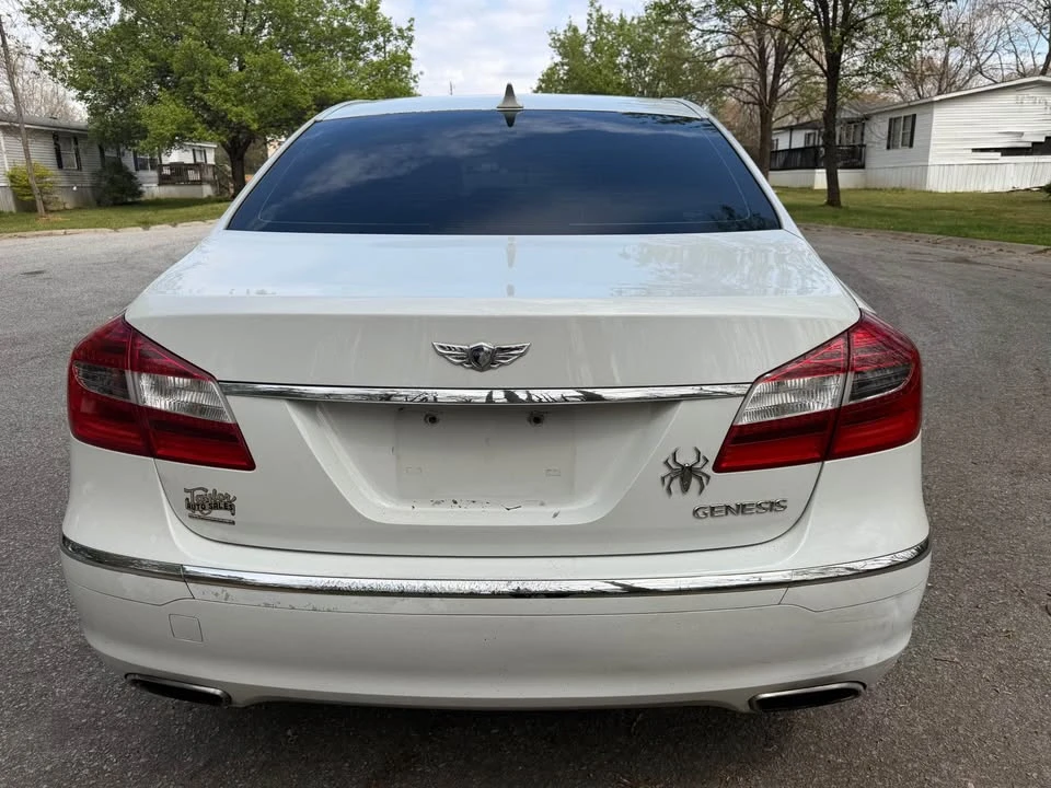2013 Hyundai Genesis - Image 4 of 8