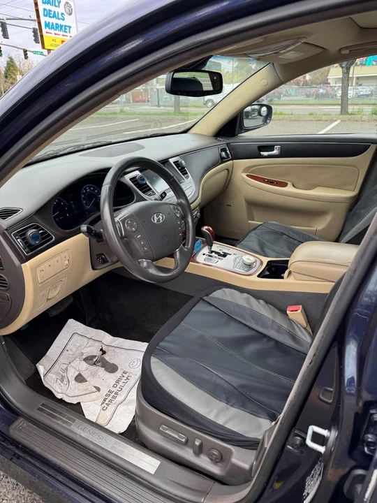 2013 Hyundai Genesis - Image 5 of 9
