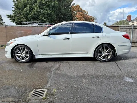 2013 Hyundai Genesis 3.8 Sedan