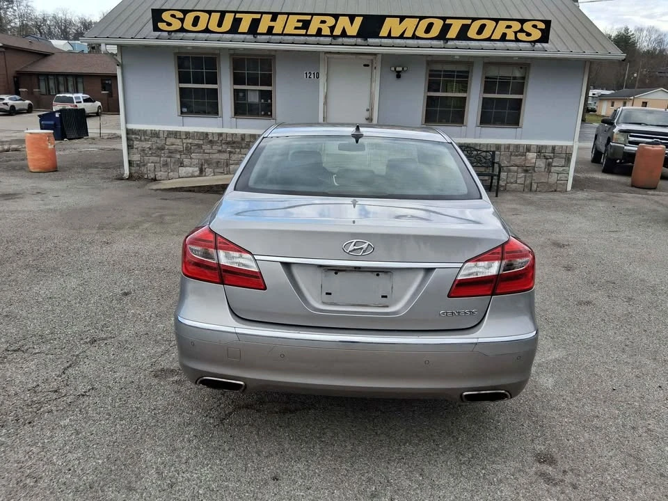 2013 Hyundai Genesis - Image 5 of 20