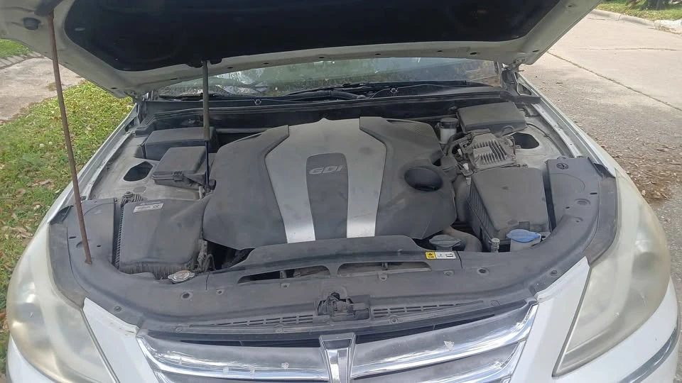 2013 Hyundai Genesis - Image 12 of 12