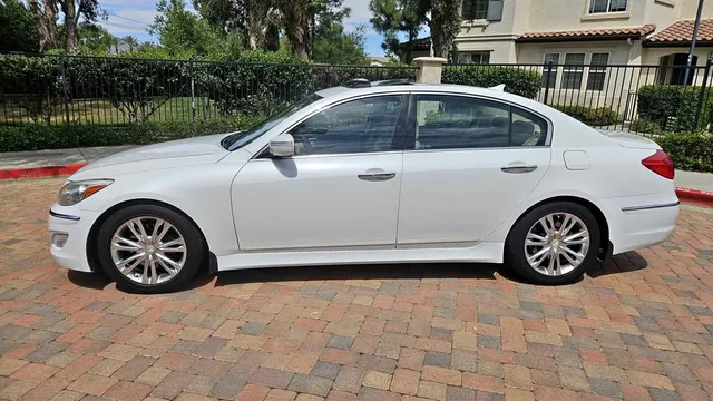 2013 Hyundai Genesis 3.8 Sedan