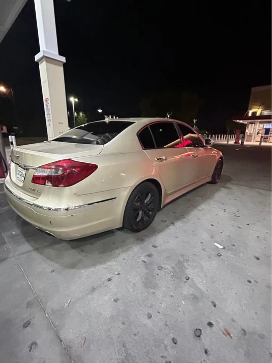 2013 Hyundai Genesis - Image 4 of 4