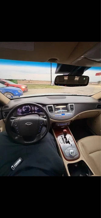 2013 Hyundai Genesis - Image 14 of 16