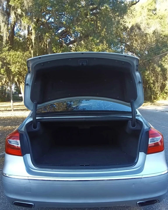2013 Hyundai Genesis - Image 12 of 18