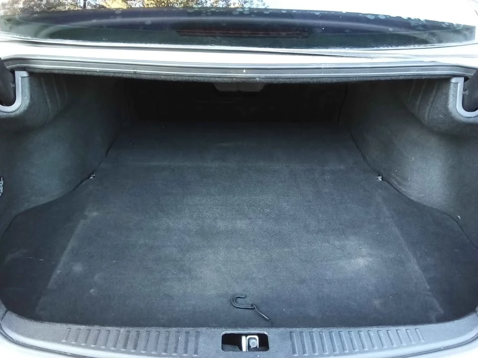 2013 Hyundai Genesis - Image 15 of 18