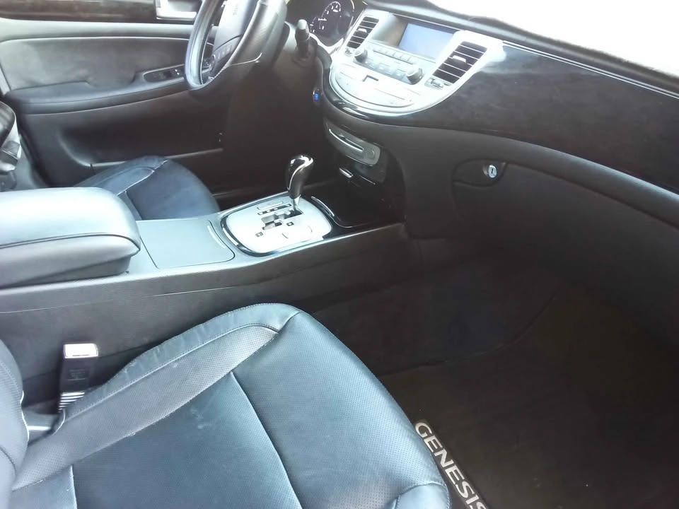 2013 Hyundai Genesis - Image 8 of 18