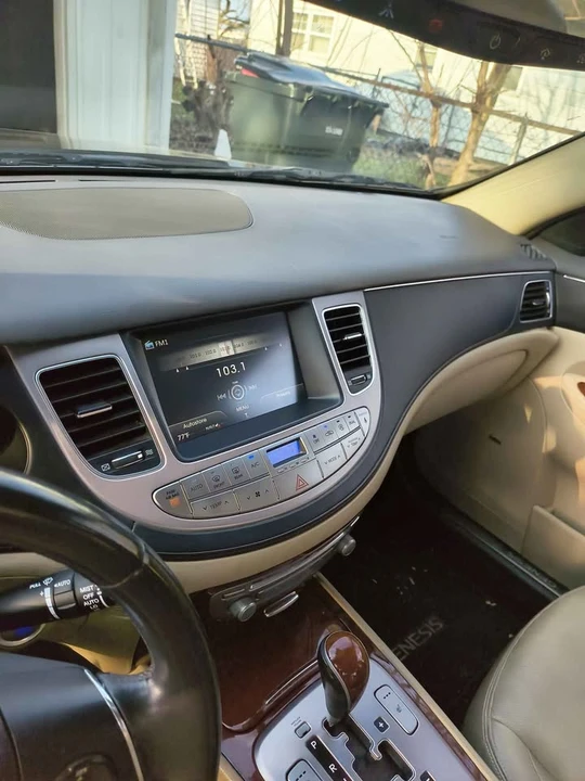 2013 Hyundai Genesis - Image 4 of 9