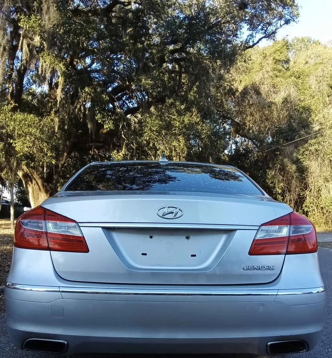 2013 Hyundai Genesis - Image 10 of 18