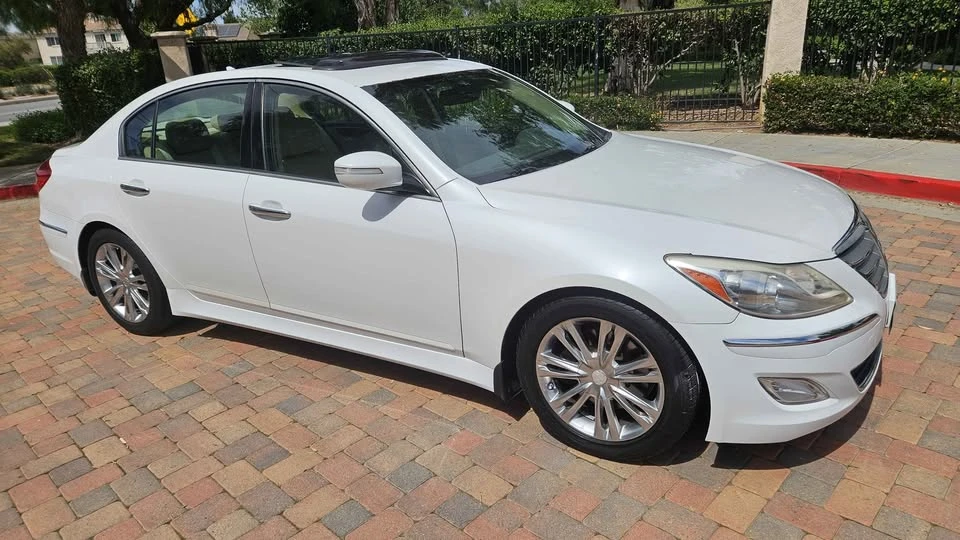 2013 Hyundai Genesis - Image 3 of 7