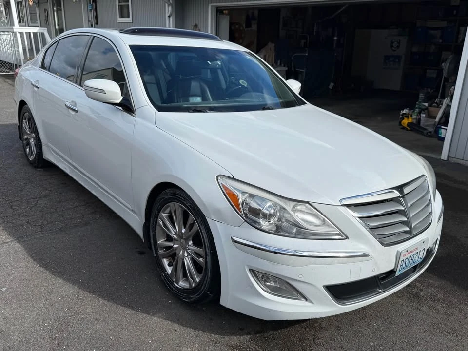 2013 Hyundai Genesis - Image 3 of 9