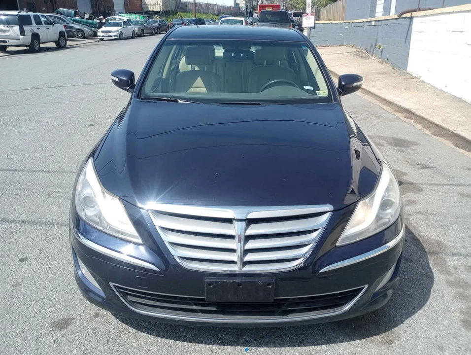 2013 Hyundai Genesis - Image 8 of 15
