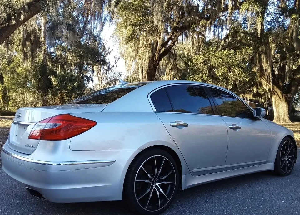 2013 Hyundai Genesis - Image 11 of 18
