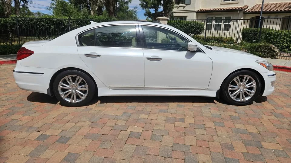 2013 Hyundai Genesis - Image 4 of 8