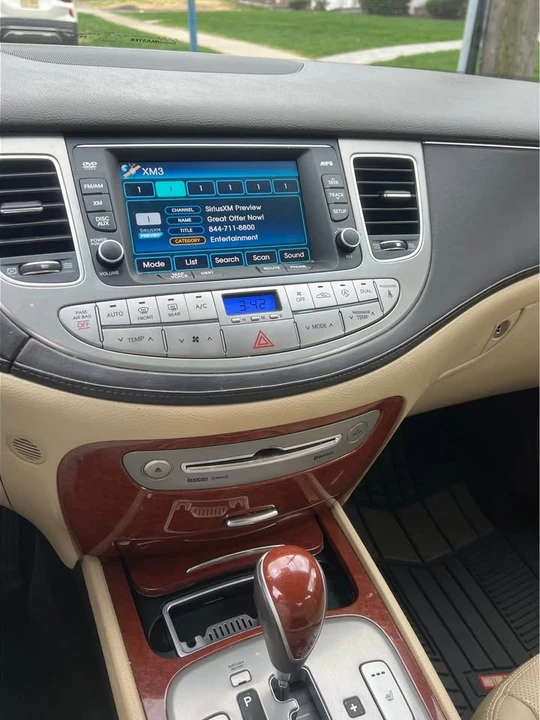 2013 Hyundai Genesis - Image 11 of 14