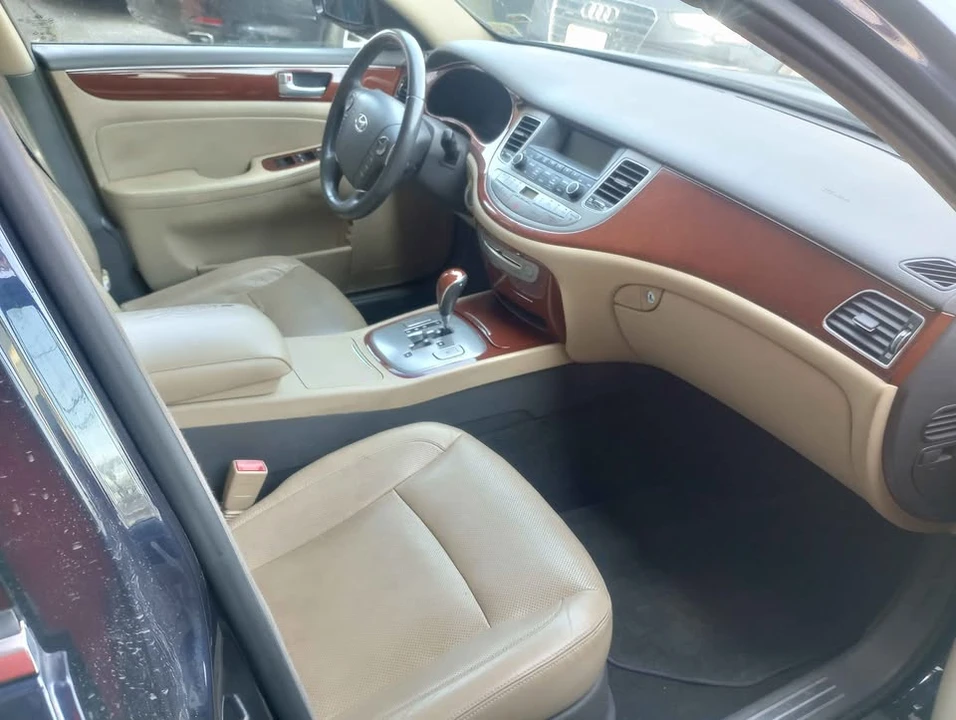 2013 Hyundai Genesis - Image 11 of 15