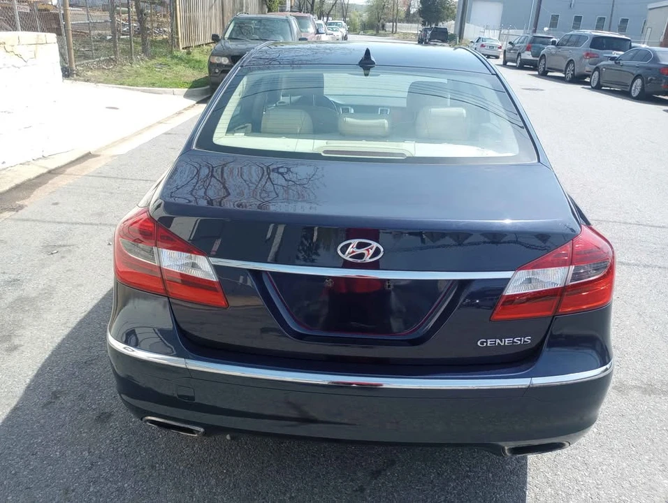 2013 Hyundai Genesis - Image 7 of 15