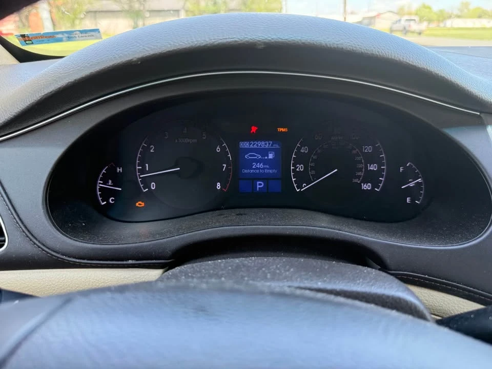 2013 Hyundai Genesis - Image 2 of 3